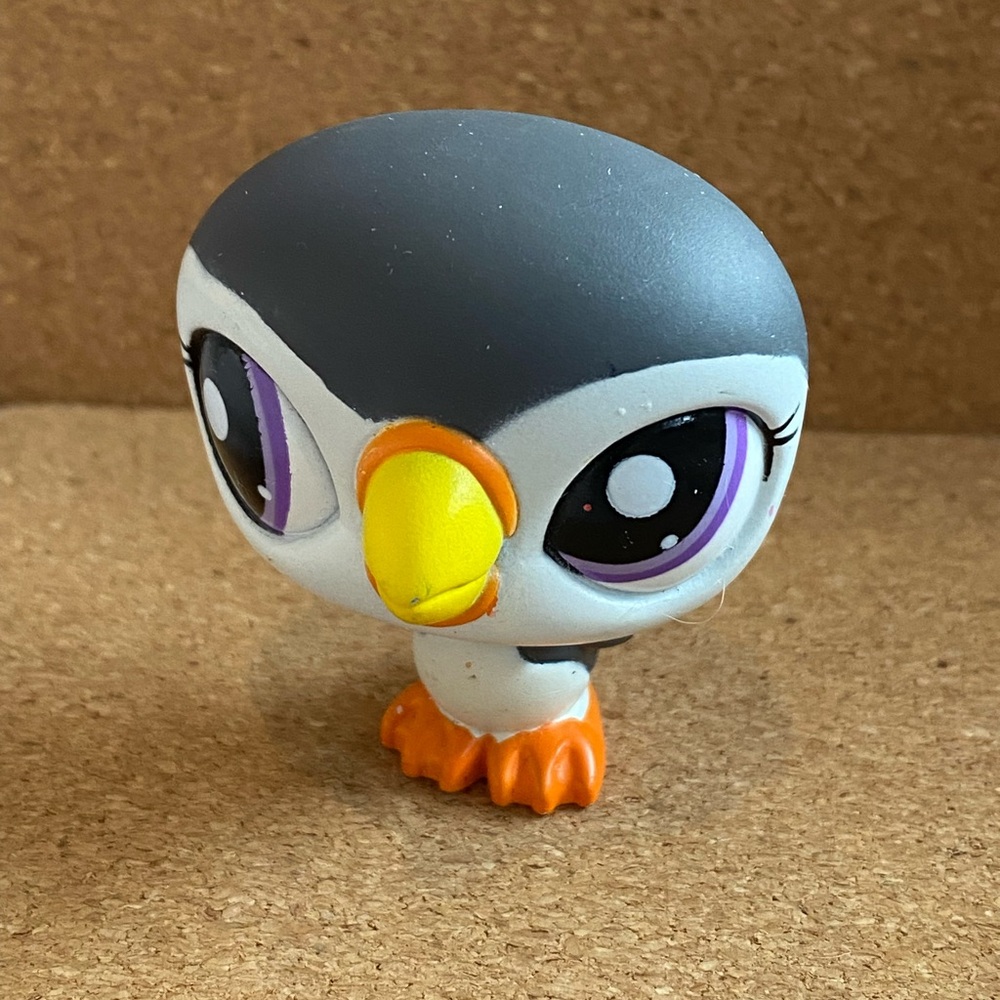 Authentic Hasbro 2008 Littlest Pet Shop LPS #1748 Puffin dark grey W/purple eyes